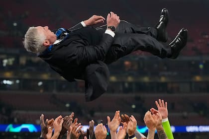 Ancelotti, en el aire, en tiempos de gloria no tan lejanos: apenas un año pasó desde que ganó la Champions