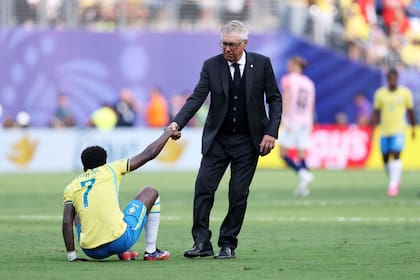 Ancelotti levanta a Vinicius tras la eliminación