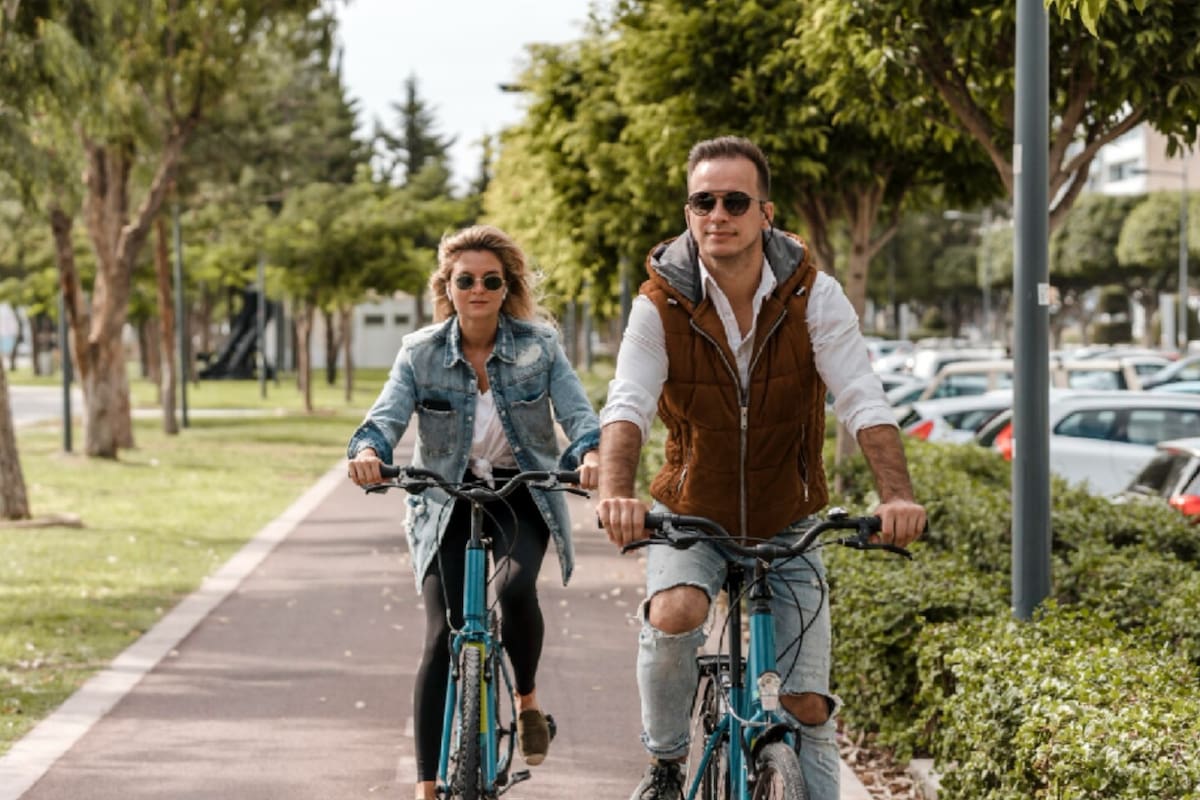 Andar en bicicleta puede despejar el estrés del día a día (Foto: Freepik)