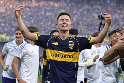 Ander Herrera disfruta del festejo final de Boca ante su público en la Bombonera, tras el contundente 2 a 0 sobre River