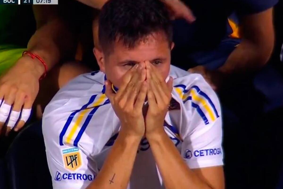 Ander Herrera llora en el banco de suplentes, tras una nueva lesión