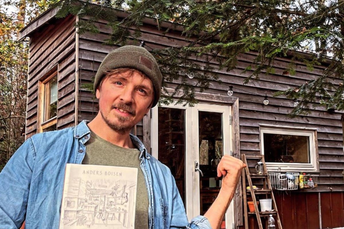 Anders Boisen, un danés de 37 años, vive en una pequeña cabaña que construyó con sus manos