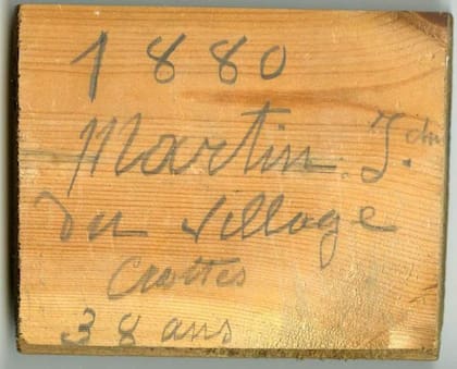 "1880. Martin J, del pueblo Crottes. 38 años de edad", firmaba el carpintero en uno de los tablones