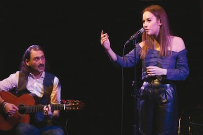 A sus 24 años, la artista argentina Delfina Cheb está por empezar su doctorado en música