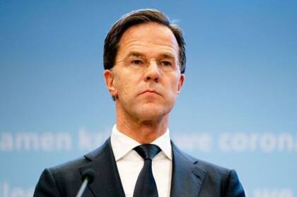 "Cuanto más grande es el grupo que adquiere inmunidad, menor es la posibilidad de que el virus pueda dar el salto a personas mayores vulnerables o personas con problemas de salud subyacentes", dijo el primer ministro holandés, Mark Rutte.