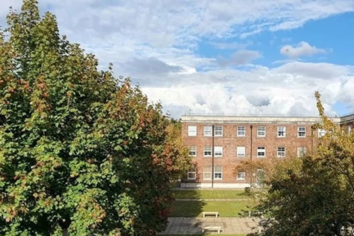 "El apartamento está ubicado en el primer piso del codiciado complejo Vale Lodge", decía el anuncio de la inmobiliaria Open Rent.