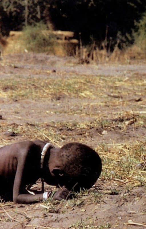 "El buitre y la niña" (New York Times/Kevin Carter)