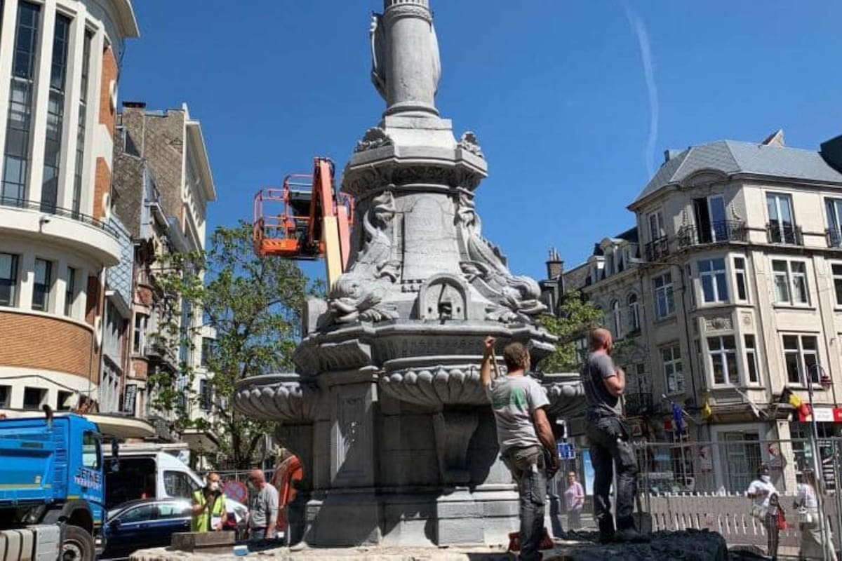 "El corazón de Pierre David fue colocado solemnemente en el monumento el 25 de junio de 1883", dice el grabado en el cofre