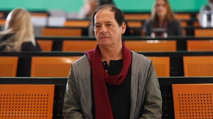 "El Maestro", coproducida por TNT, Cablevisión, eltrece y POL-KA.