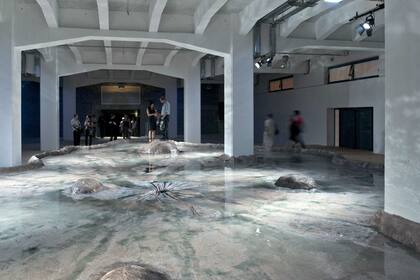 "El silencio de las sirenas", según el artista argentino Eduardo Basualdo