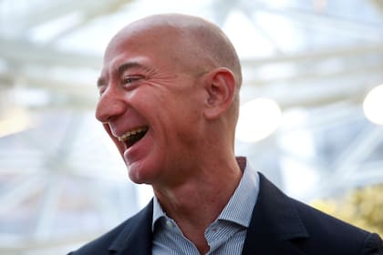 "Éramos muy ineficientes", dijo el dueño de Amazon, y reconoció la idea de su empleado como "la más brillante que jamás había escuchado"