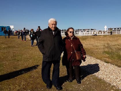 "Ese anillo tiene la fecha y el nombre de su prometida”, relata orgullosa la mamá de José