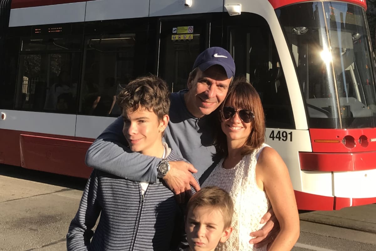 "Estar lejos te permite ver a la Argentina con mucha más objetividad. Aquí aprendí a ser más respetuoso del espacio ajeno, a disfrutar de la paz, y a cumplir las reglas, ya que son la razón por la cual casi todo funciona adecuadamente”.