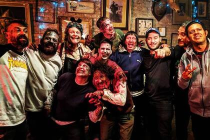 "Fue como un juego de niños", dice el Mosca sobre el rodaje del video de "Contrabando de Amor", el adelanto del nuevo disco de la banda de Valentín Alsina,