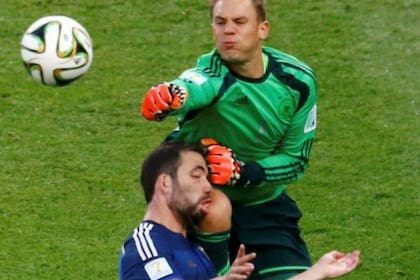 Para Higuaín, el choque con Neuer también "fue foul"