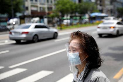 "Hemos decidido endurecer todas las medidas de cuarentena en la zona metropolitana durante dos semanas", afirmó el ministro de Salud Park Neung-hoo