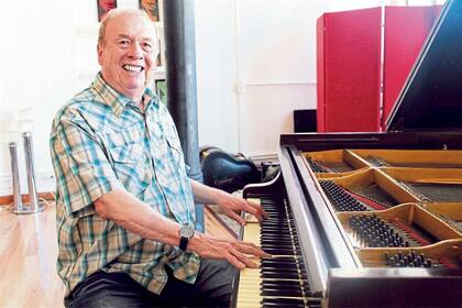 "La mayoría de los ingenieros de sonido jóvenes no escuchan lo que graban", dice Emerick