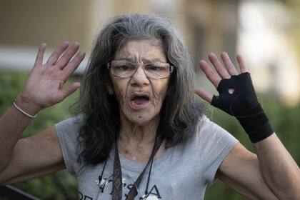 "Lady Ninja": la abuela de 67 años que salvó a su amiga con tomas de karate