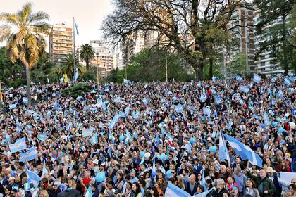 "Lo damos vuelta": los cantos y los carteles de la marcha macrista en Belgrano