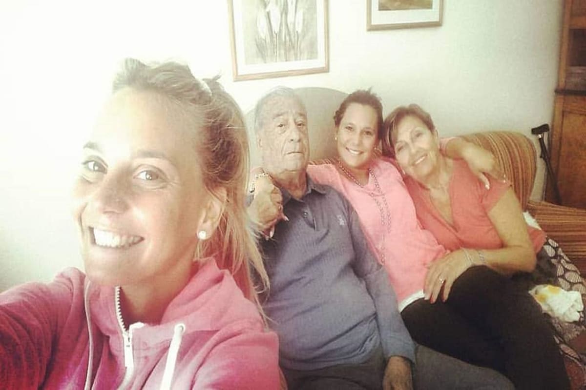 "Lo intentamos, pero no pudimos", le escribió Micaela Vergel a su abuelo Héctor, que murió hoy por coronavirus.