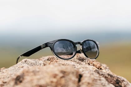 "Los anteojos son 100% de plástico reciclado. Detrás de cada uno hay mucho trabajo", dijo Vázquez