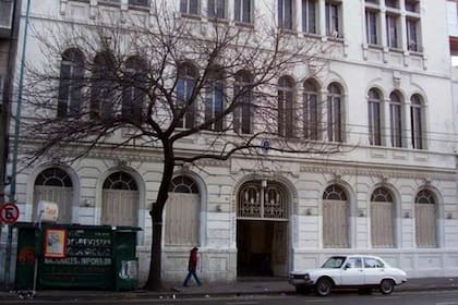 "Los cuadros de depresión son más severos, no se pueden tratar a distancia. Empieza a ser imprescindible la presencia en el tratamiento", pidió el decano de Psicología de la UBA