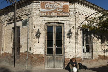 "Me he dado cuenta que en el campo las narraciones se adaptan al formato de la fábula y eso las hace reales e imaginarias al mismo tiempo”