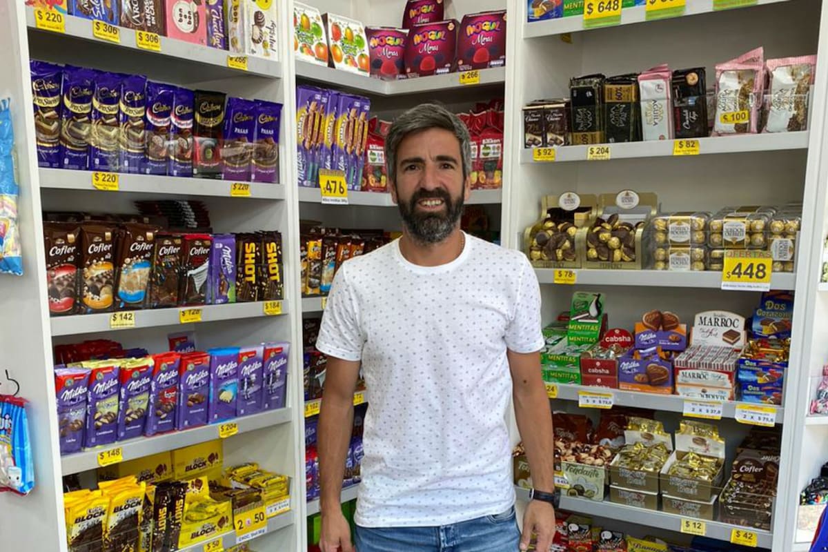 "Me preparé toda la vida para repartir la pelota, ahora lo hago para sacar adelante este negocio", dijo el exjugador