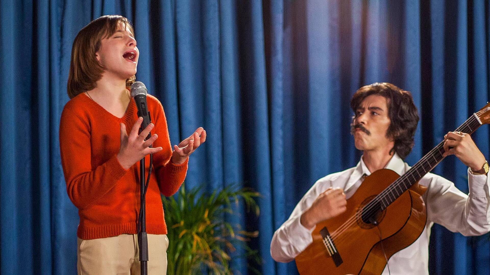 "Mi padre dice que canté antes de hablar", dice Izan