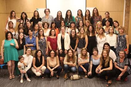 "Mujeres gobernando", el grupo que integran funcionarias del gabinete