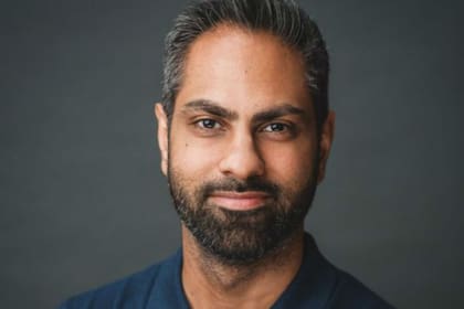 "Nadie te dice que el dinero pierde valor invisiblemente", explica el asesor financiero y empresario estadounidense Ramit Sethi.