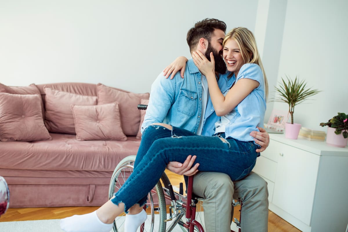"No se sienten atraídos por otros, nadie los desea, no son capaces de experimentar placer o de tener hijos", son algunos de los prejuicios instalados en la sociedad sobre las personas con discapacidad.