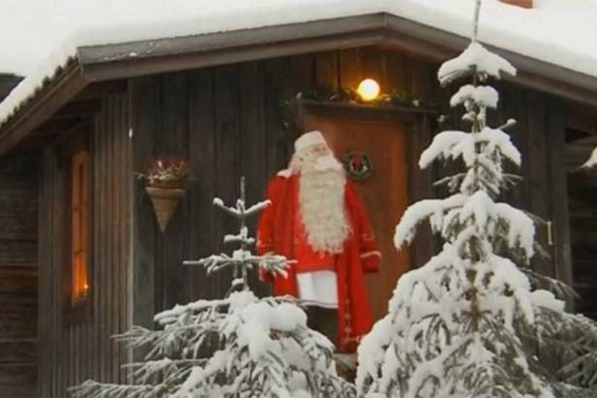 "Papá Noel está exceptuado y vendrá, lo ha confirmado", anunció Coveney