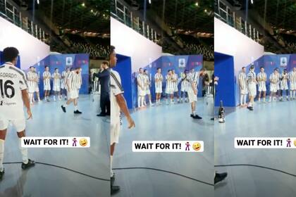 "Pipita" Higuaín recibe la medalla de campeón en el Juventus Stadium