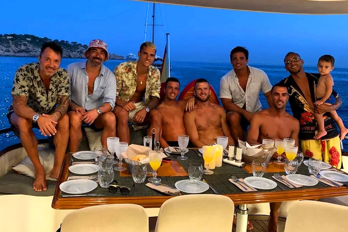 "Pocho and friends": Ezequiel Lavezzi junto a los futbolistas Erik Lamela, Giovani Lo Celso, Tucu Pereyra, el inglés Eric Dier y otros amigos.
