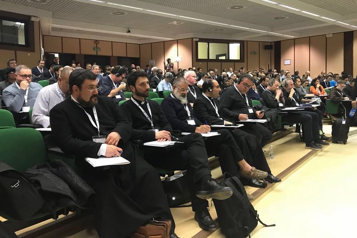 "Rece sin parar" fue el consejo de un instructor en la reciente Conferencia Anual de Exorcismo en Roma. El eclesiástico también le recordó a la audiencia que "más que nada, la castidad" era la clave