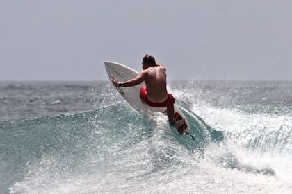 "Si te digo que soy un surfista devenido en político, mañana sale en la tapa de los diarios", le dijo Luis Lacalle Pou a Alfredo Leuco (Duke)