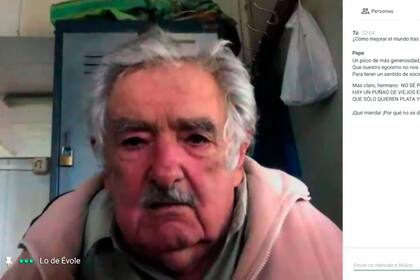 "Siempre es un lujo volver a escuchar al expresidente de Uruguay. Pero en estos momentos, más", sostuvo el periodista español que lo entrevistó mediante una videoconferencia.