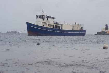 En la embarcación "Susurro" murió un tripulante y hay 15 contagios nuevos en la isla