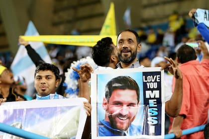 "Te quiero, Messi"; las pancartas que honraron al ídolo en Arabia