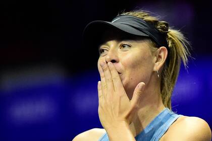 "Tras 28 años y cinco títulos del Grand Slam, estoy lista para escalar otra montaña en un terreno diferente", escribió Sharapova