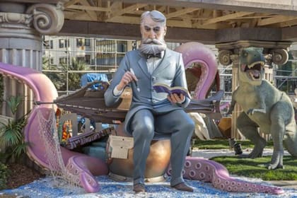 Julio Verne rodeado de sus creaciones más célebres, como el Nautilus del Capitán Nemo