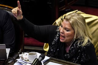 Carrió se opuso a habilitar el aporte de las empresas y se peleó con Monzó