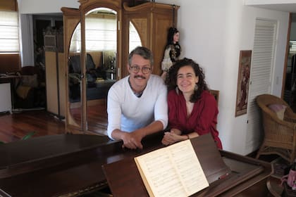 André Dos Santos y María Jaunarena, en un ensayo del Don Giovanni que ofrecerá, en octubre, Juventus Lyrica