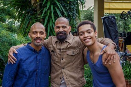 André (en el medio) junto a los personajes que interpretaron la historia de su vida