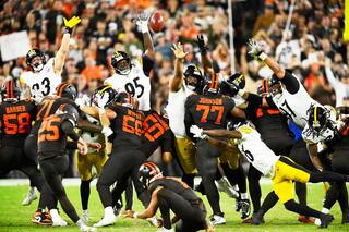 Watson lidera serie clave, Szmyt convierte gol de campo de 56 yardas y Browns superan a Steelers