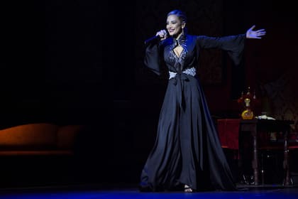 Andrea Ghidone debutó en el teatro Regina con Madame Tango; desde diciembre, el espectáculo que narra los comienzos del tango se exhibe en el Lola Membrives y acaba de alcanzar la cifra de 10.000 espectadores