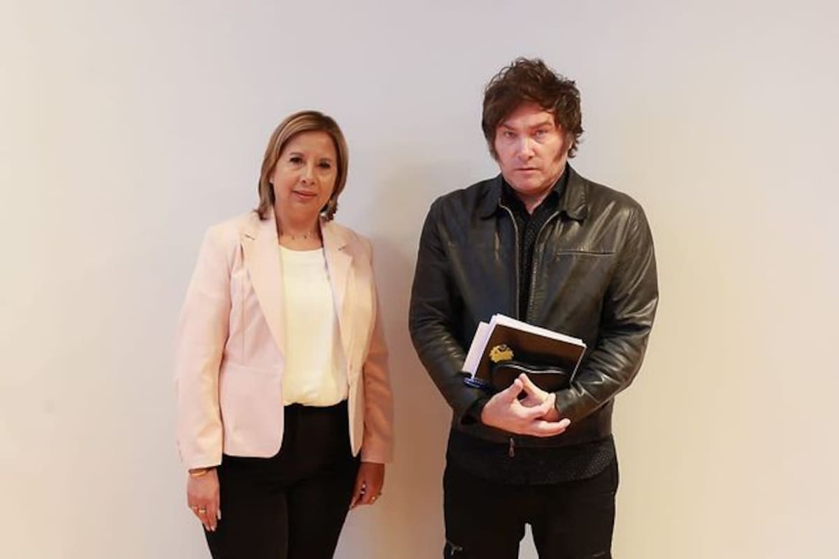 Andrea Almirón y Javier Milei
