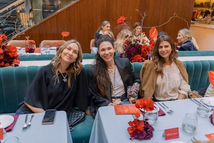 Andrea Bursten, María Cherñajovsky y Juliana Awada