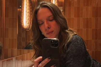 Andrea Carballo, la argentina que protagonizó un corto viral, se instaló en España y tiene un emprendimiento de libros y vinos